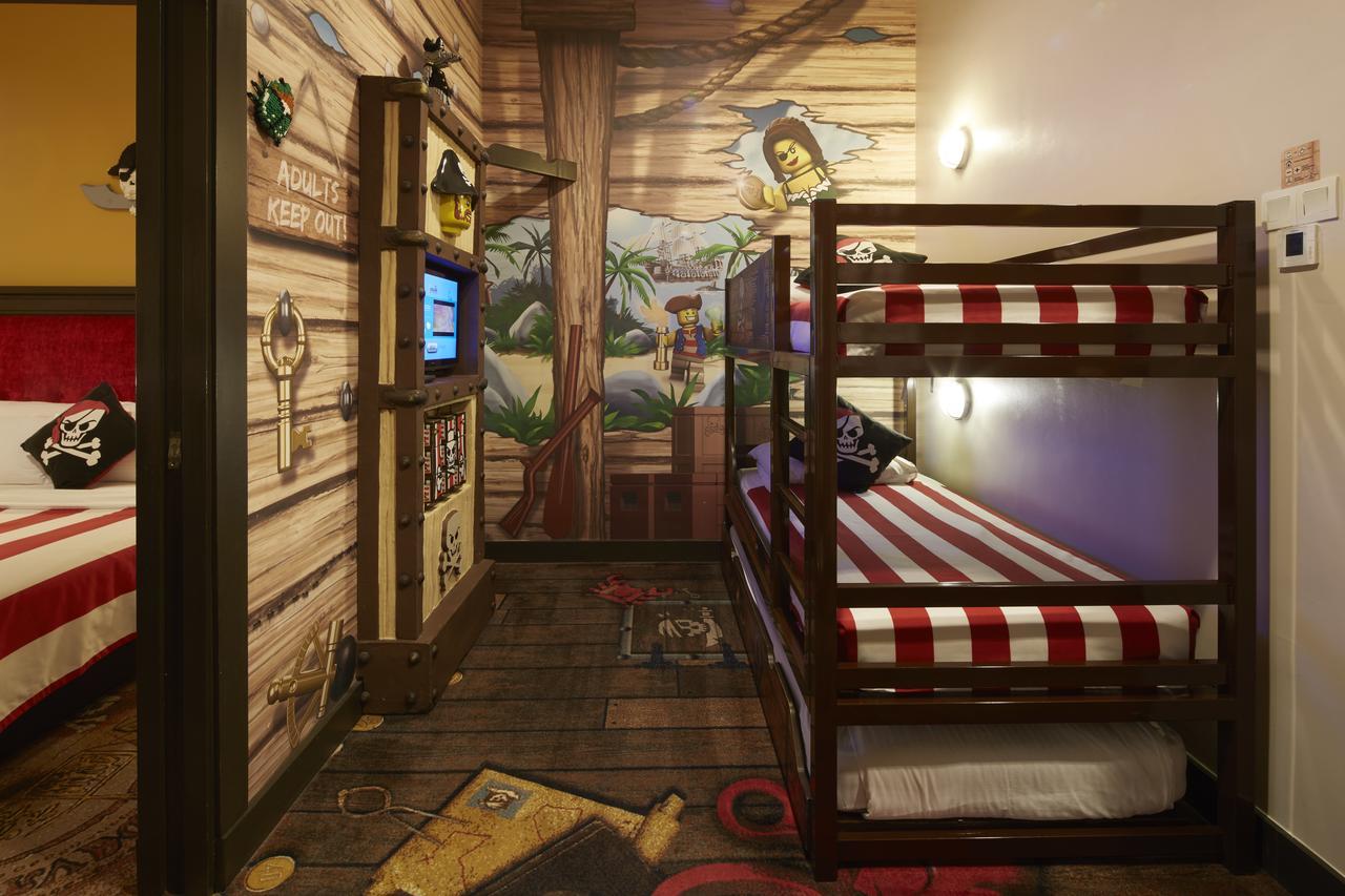Legoland Malaysia Hotel Nusajaya  Exterior foto Pirate themed room at Great Wolf Lodge