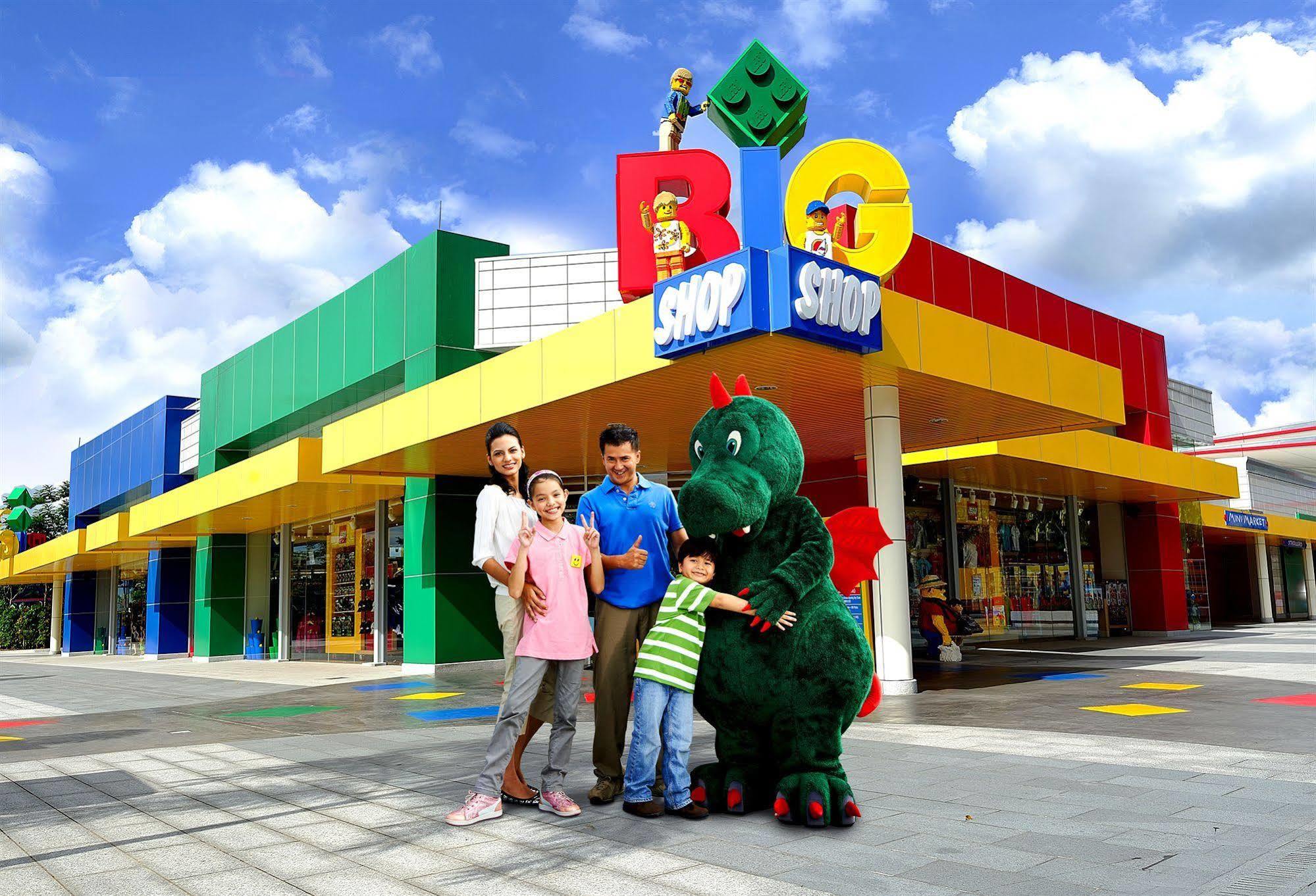 Legoland Malaysia Hotel Nusajaya  Exterior foto The LEGO Group's first store in the Americas opened in 2008 in San Marcos, Texas.